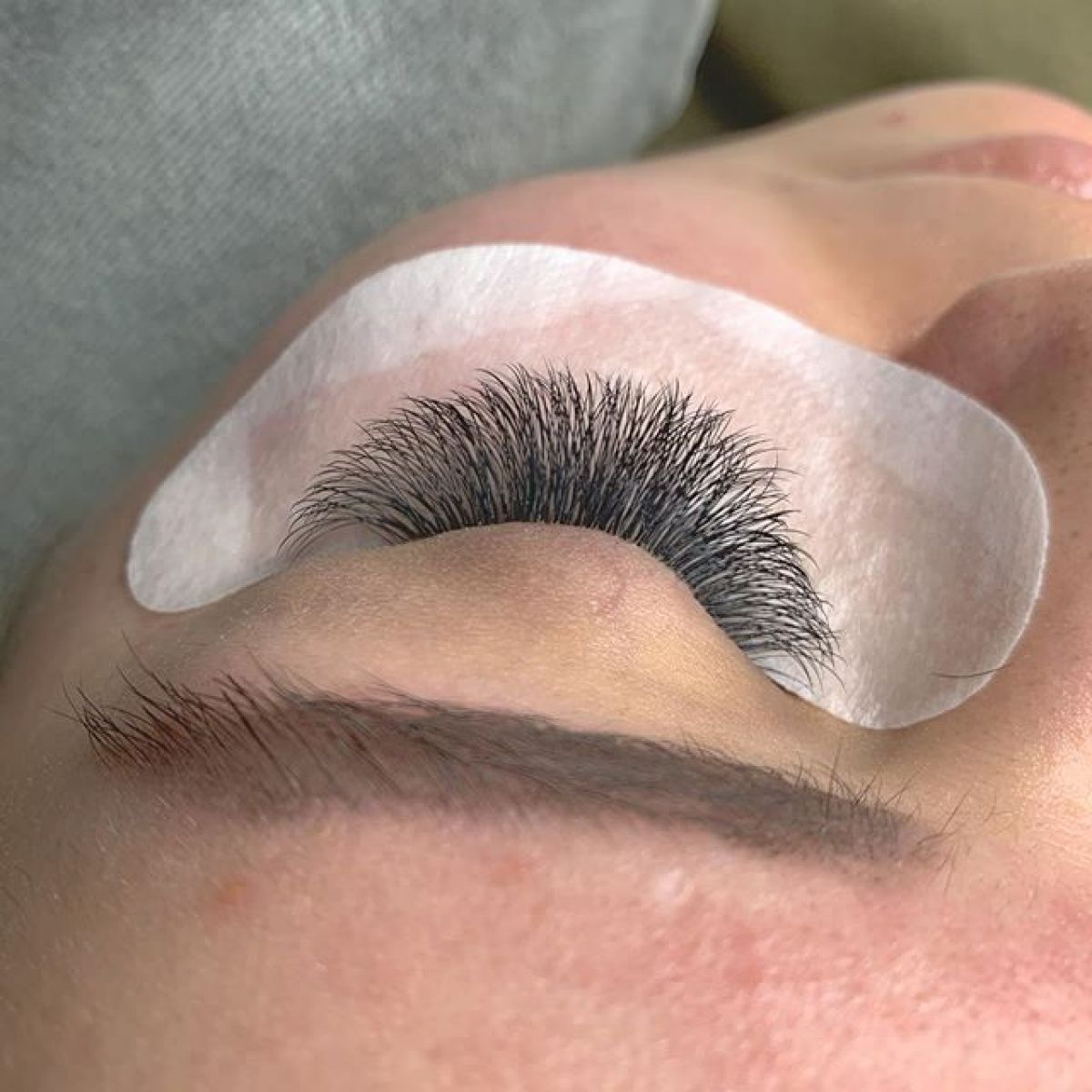 Extensions de cils à Saint-André-de-Cubzac (33) Par Ines - Estheca