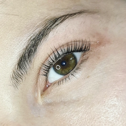 Rehaussement de cils à Saint-Jean-de-Linières (49) Par Fiona - Estheca