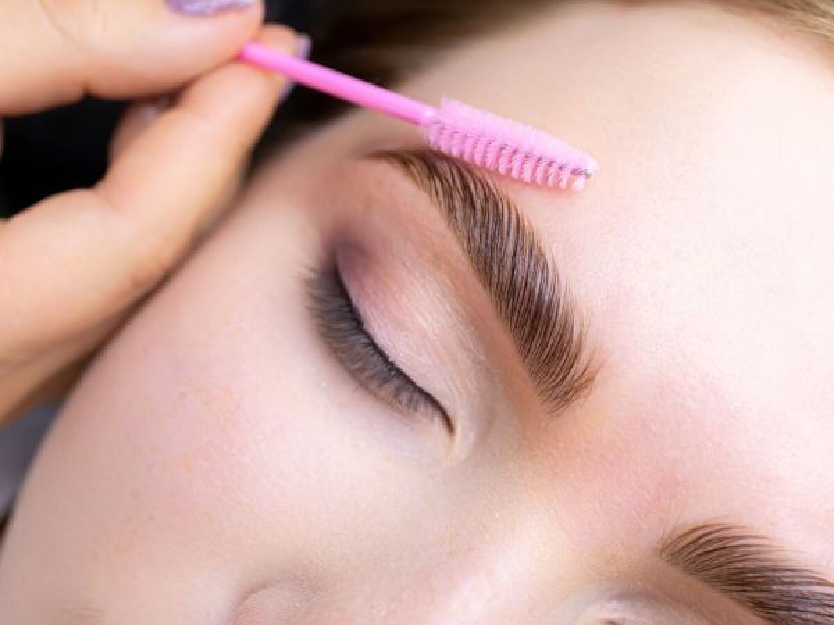 Brow lift (rehaussement de sourcils) à Conflans-Sainte-Honorine (78) Par Saloua - Estheca