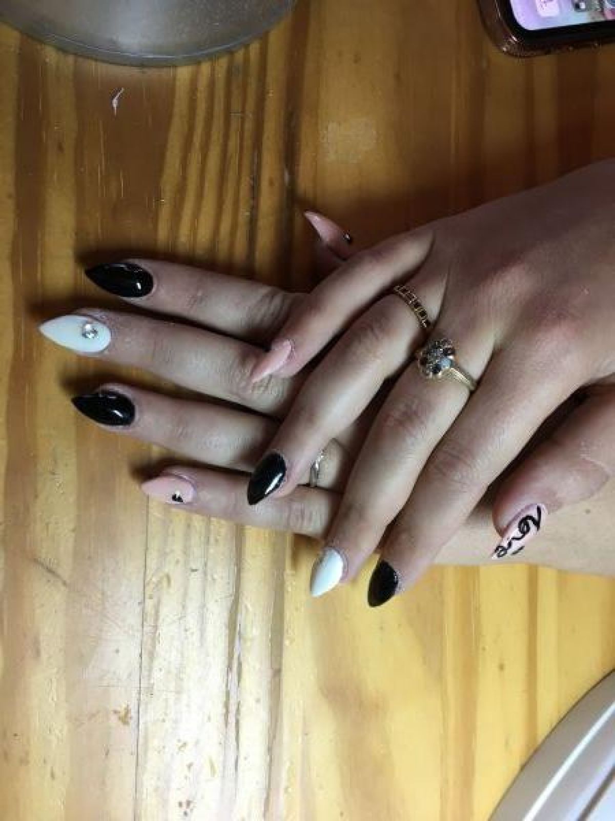 Pose ongles (Capsule ou chablon)+Nail Art à Lille (59) Par Armine - Estheca