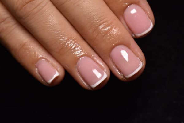 À Istres | Manucure / Semi-permanent / gel / capsule | Les meilleures esthéticiennes