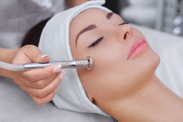 À Paris | Peeling aux diamants (Microdermabrasion) | Les meilleures esthéticiennes
