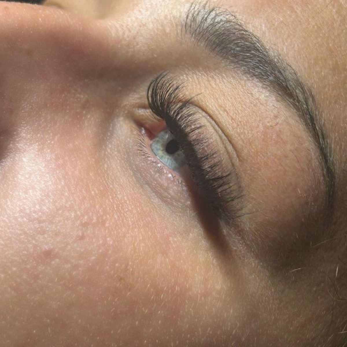 Extension de cils à Saint-Étienne (42) Par Hidayate - Estheca