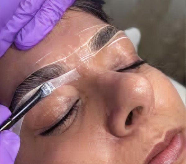 À Guénange | Halal brow ( reconstruction avec décoloration sans épilation) | Les meilleures esthéticiennes