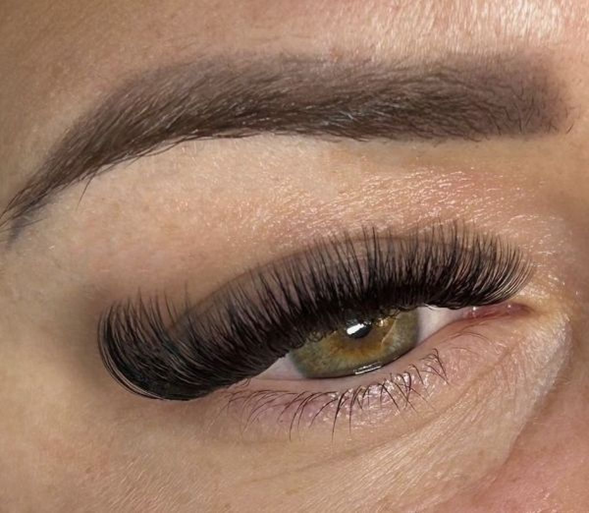 Extension de cils à La Ville-du-Bois (91) Par Maëva - Estheca