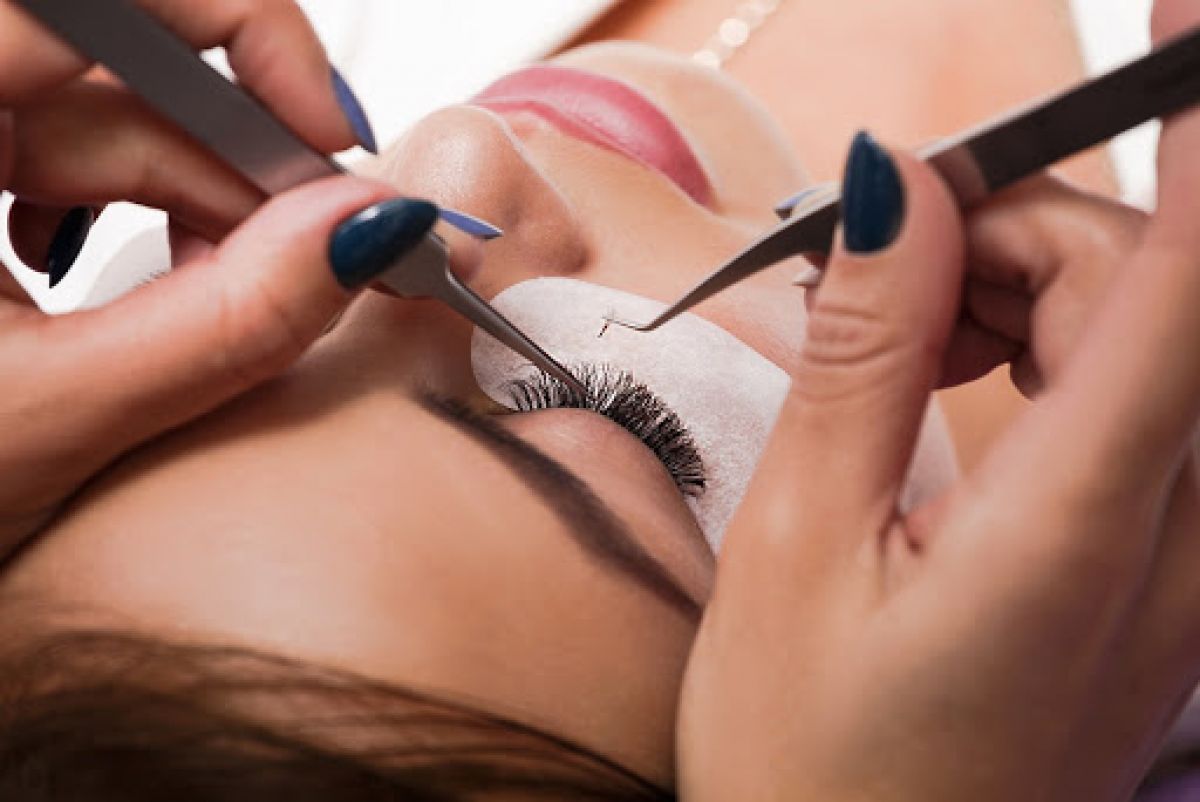 Extensions de cils à Dax (40) Par Camille - Estheca