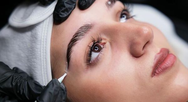 À Iteuil | Browlift (rehaussement de sourcils) | Les meilleures esthéticiennes