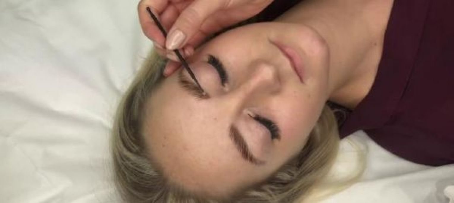 Browlift Rehaussement de sourcils à Sens (89) Par Aurélie - Estheca