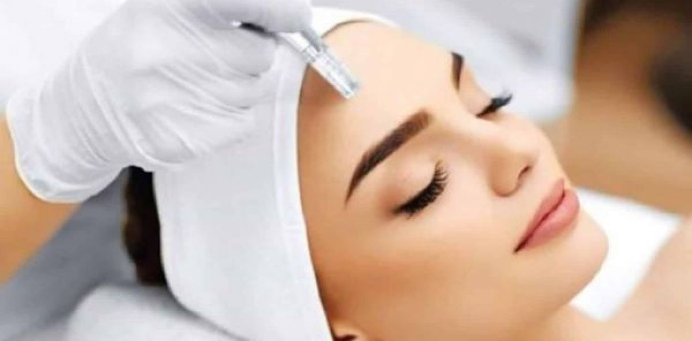 MicroNeedling BB Glow à Berre-l'Étang (13) Par Margot - Estheca