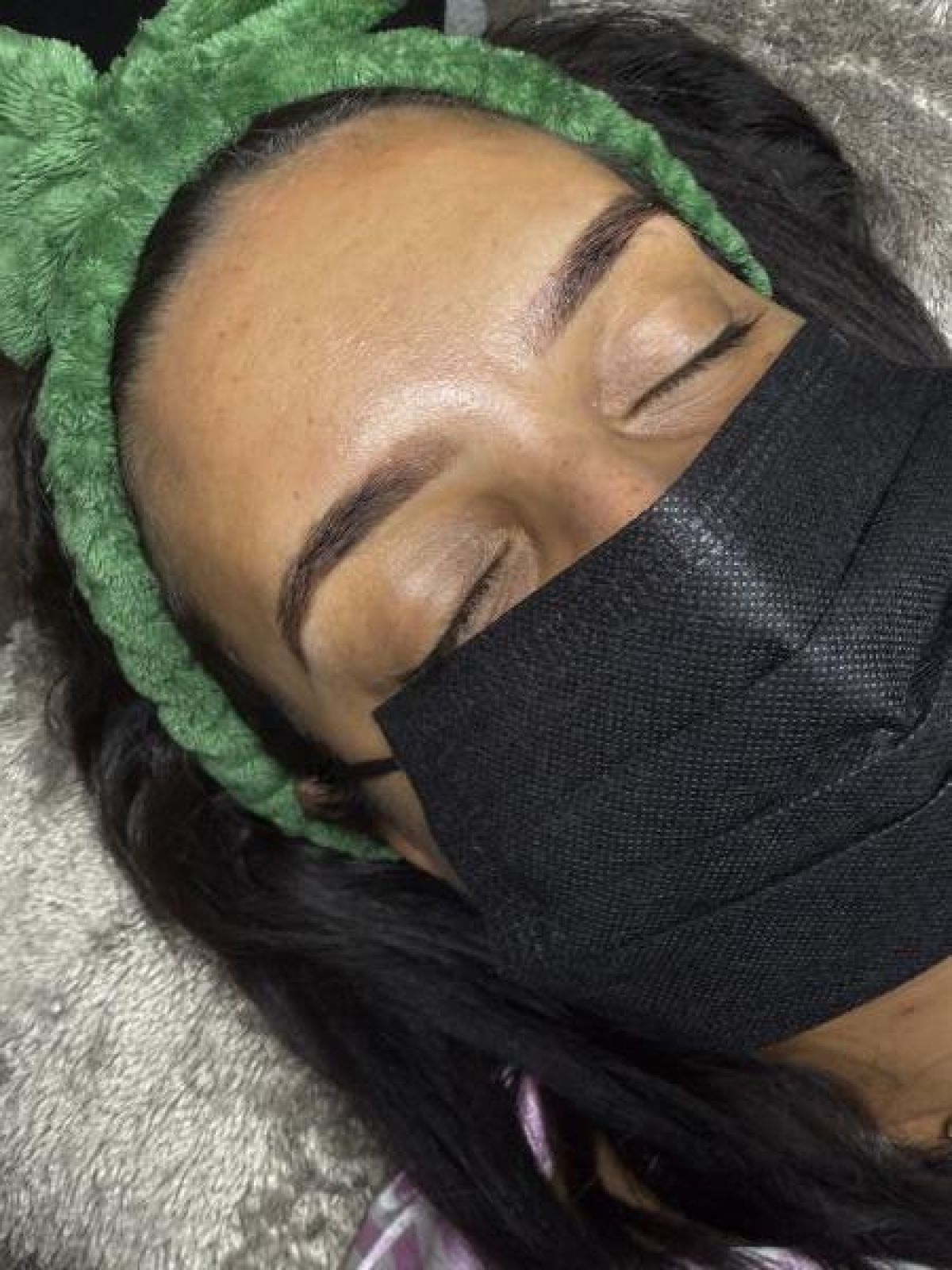 Restructuration sourcils sans épilation à Toulouse (31) Par Mina - Estheca