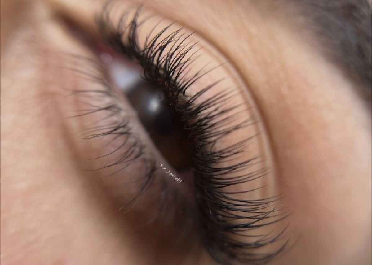 Extensions de cils à Strasbourg (67) Par Lobna - Estheca