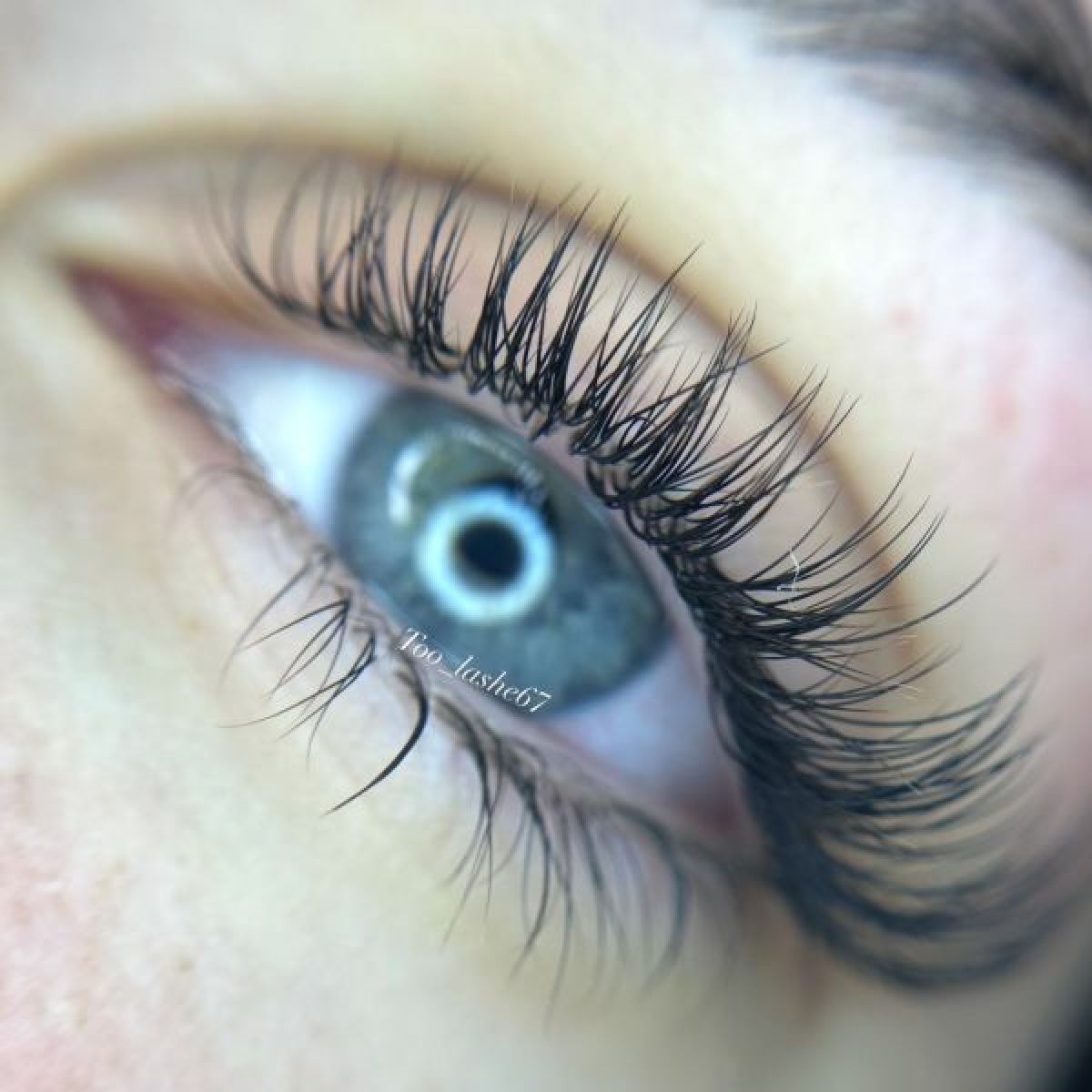 Extensions de cils à Strasbourg (67) Par Lobna - Estheca