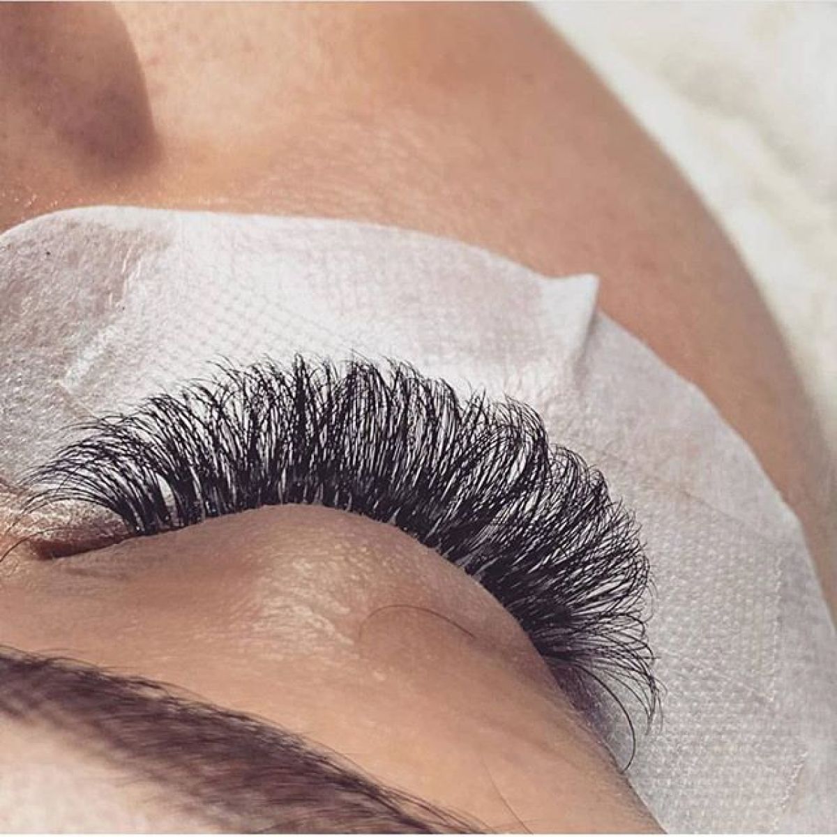 Extensions de cils à Bondy (93) Par Laure - Estheca