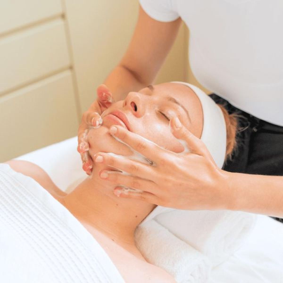Nettoyage de peau à Voiron (38) Par Marcela - Estheca