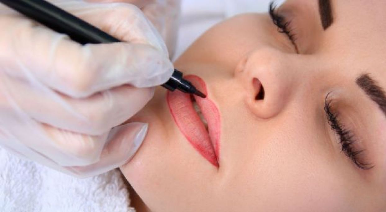 Maquillage permanent (lèvres, sourcils, ras de cils) à Merville (31) Par Aurélie - Estheca