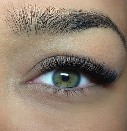 À Courbevoie | Extensions de cils | Les meilleures esthéticiennes