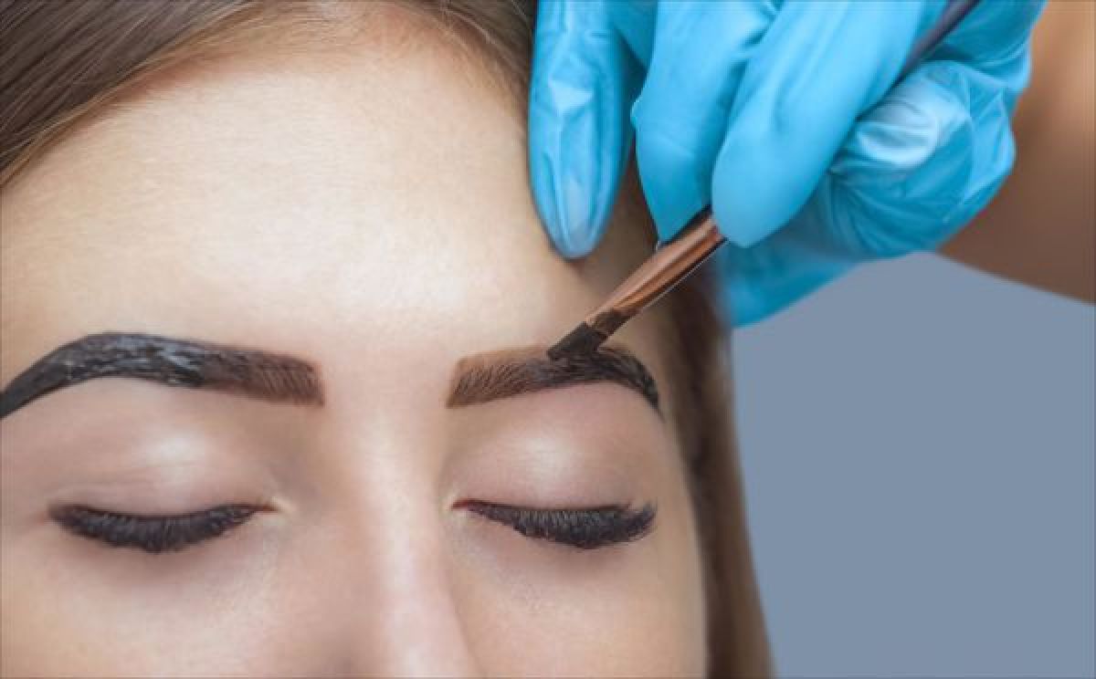Teinture/Restructuration du sourcil à Montauban (82) Par Stéphanie - Estheca
