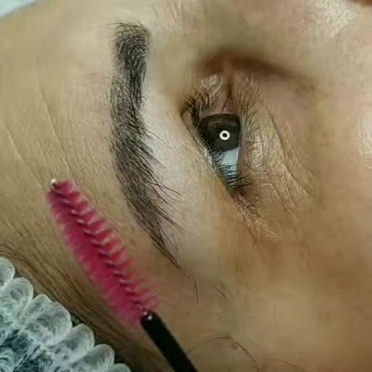 MicroBlading sourcils à Meyzieu (69) Par Samantha - Estheca