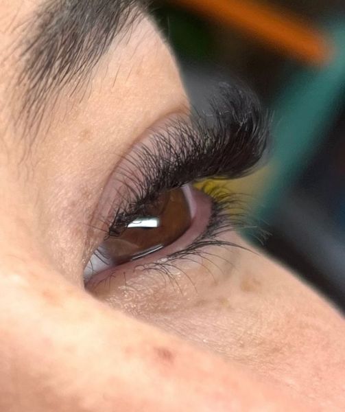 À Le Poiré-sur-Vie | Extensions de cils | Les meilleures esthéticiennes