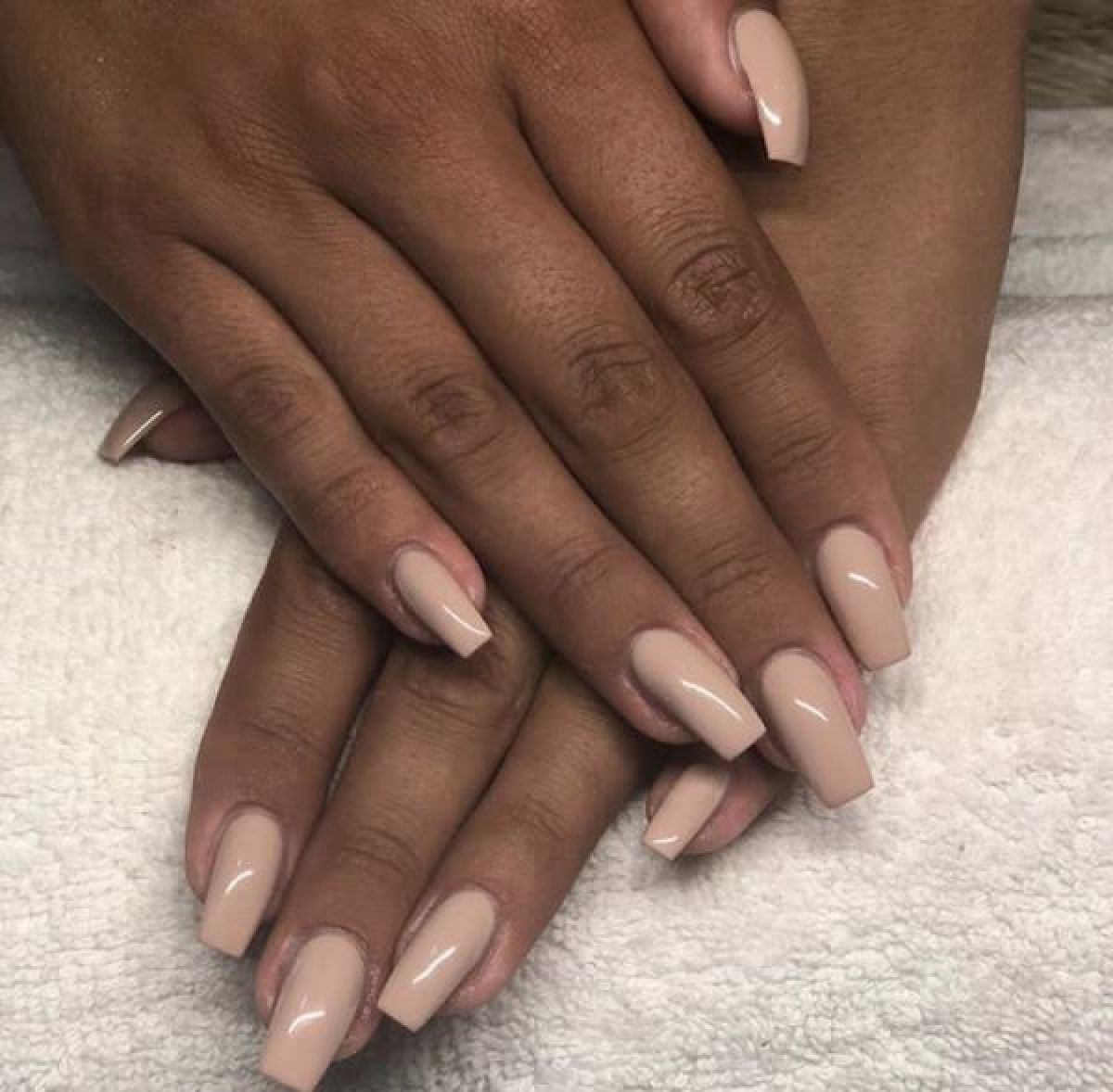 Pose d’ongle en résine à Lille (59) Par Les ongles - Estheca