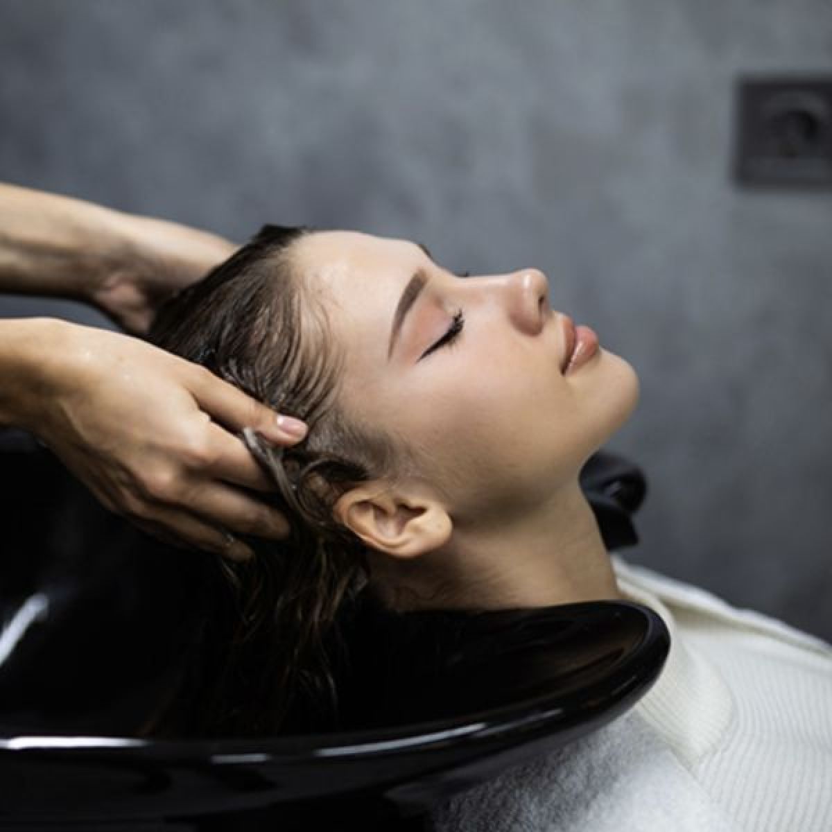Massage du cuir chevelu à Lyon (69) Par Kenza - Estheca
