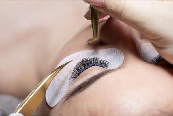 À Fréjus | Extension de cils | Les meilleures esthéticiennes