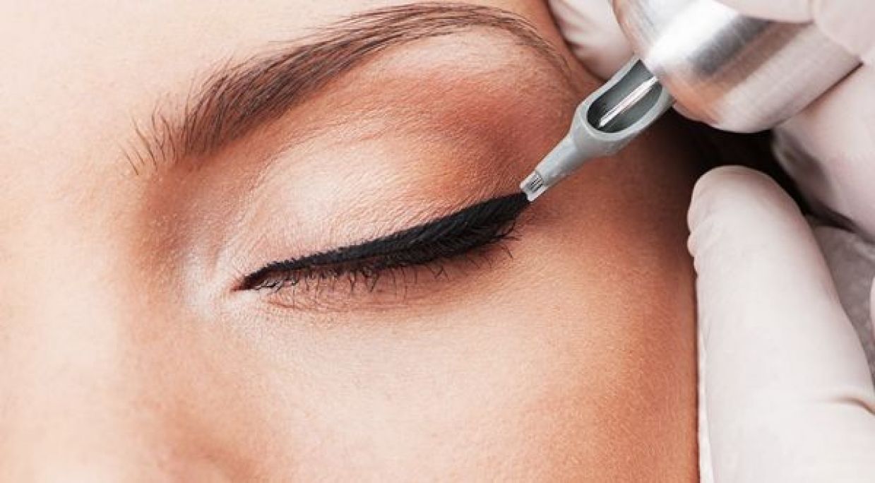 Maquillage permanent (eyeliner) à Arc-sur-Tille (21) Par Linda - Estheca