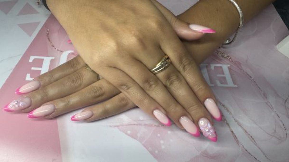 Onglerie gel et semi permanent  à Nice (06) Par Charlotte - Estheca