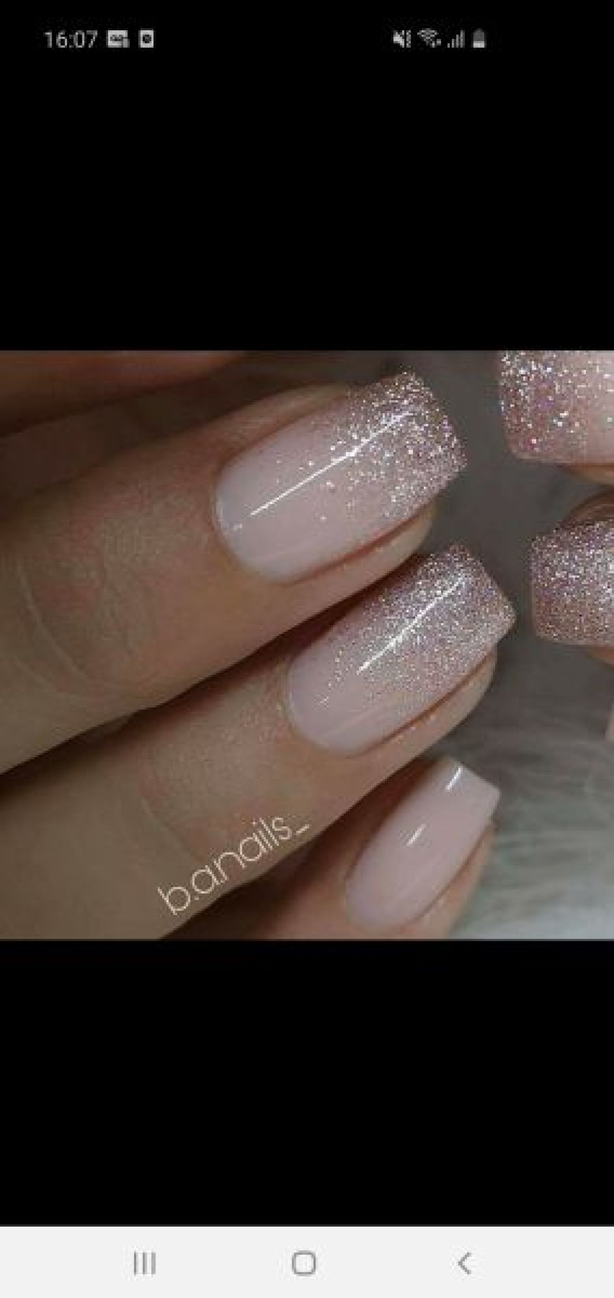 Pose d'ongles complete main à Orvault (44) Par Linda - Estheca