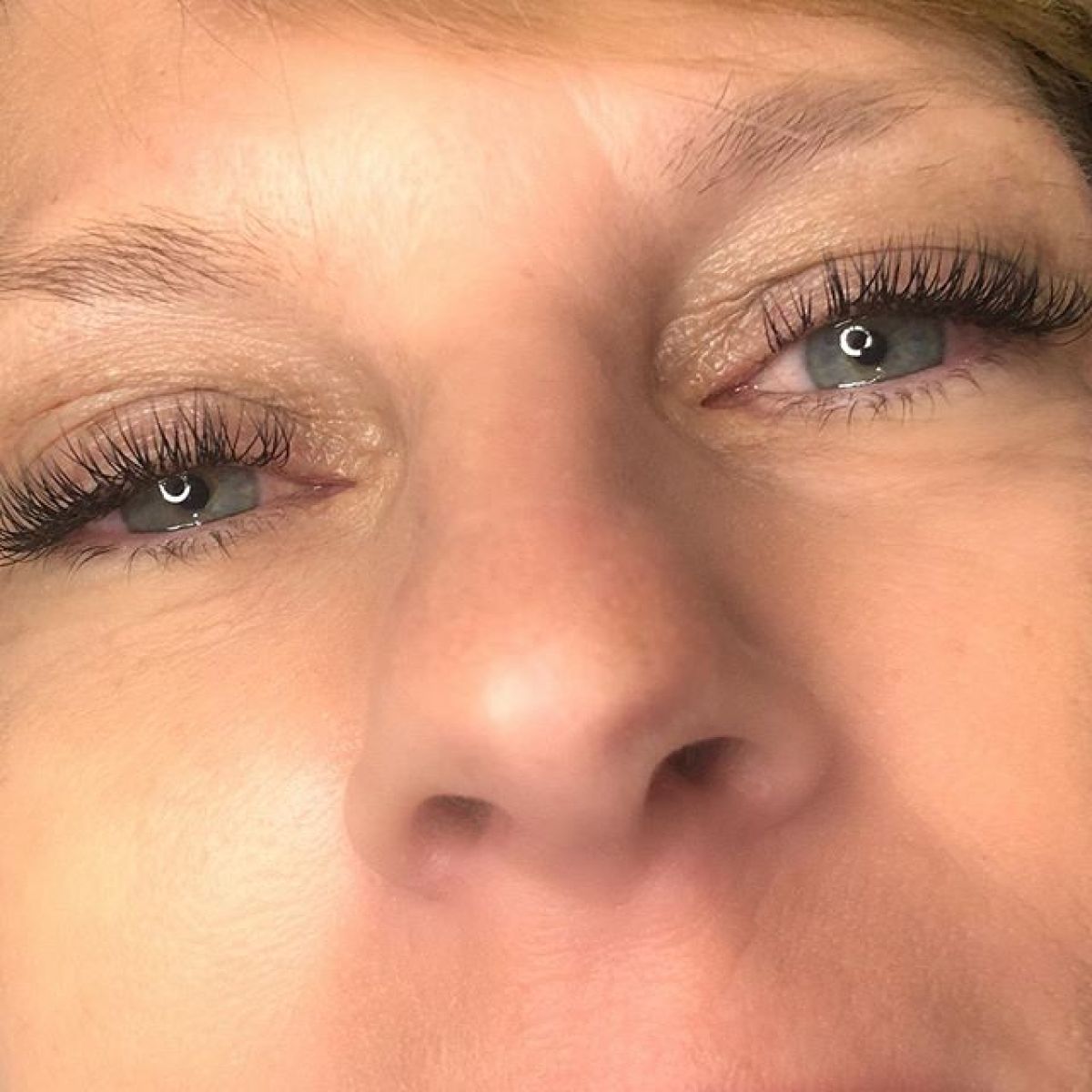 Extensions de cils à Montreuil (93) Par Mélanie - Estheca