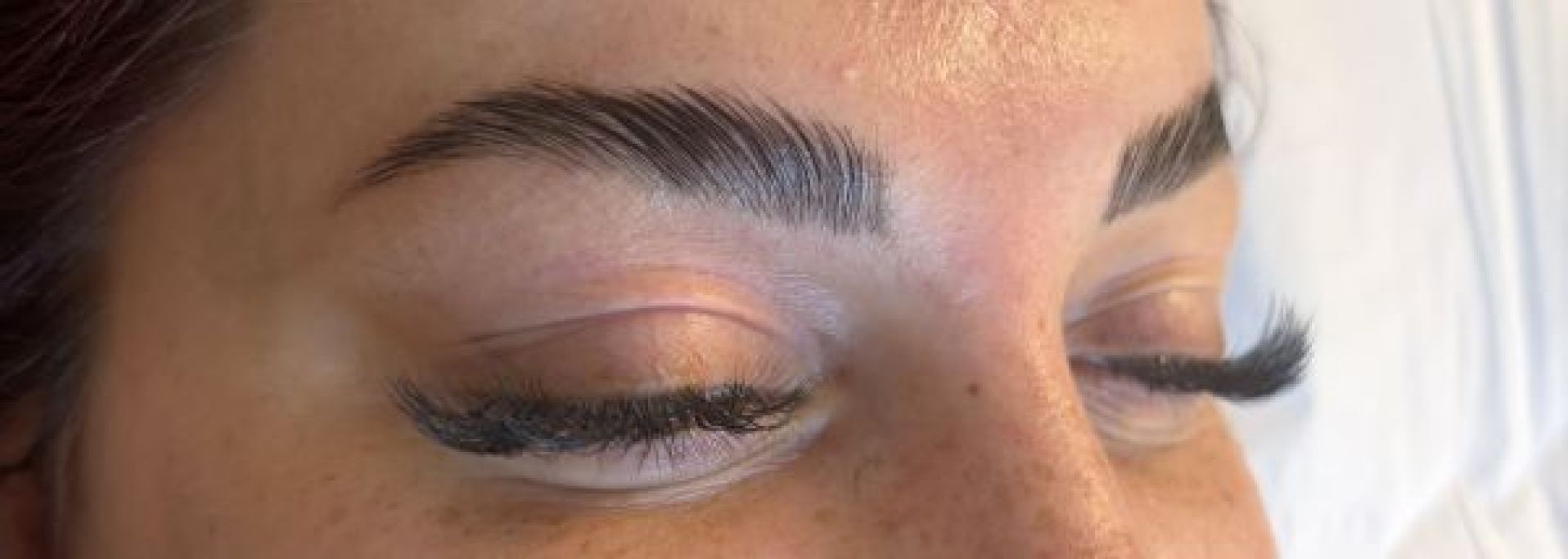 Browlift (rehaussement de sourcils) à Poissy (78) Par Cassandra - Estheca