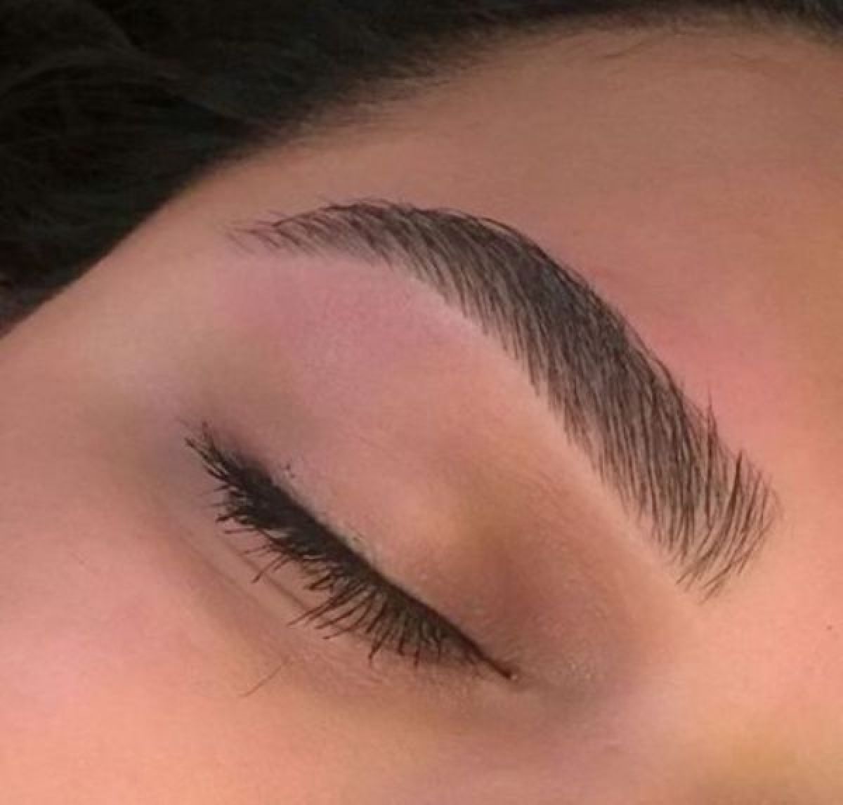 Épilation sourcils à Avignon (84) Par Nassira - Estheca