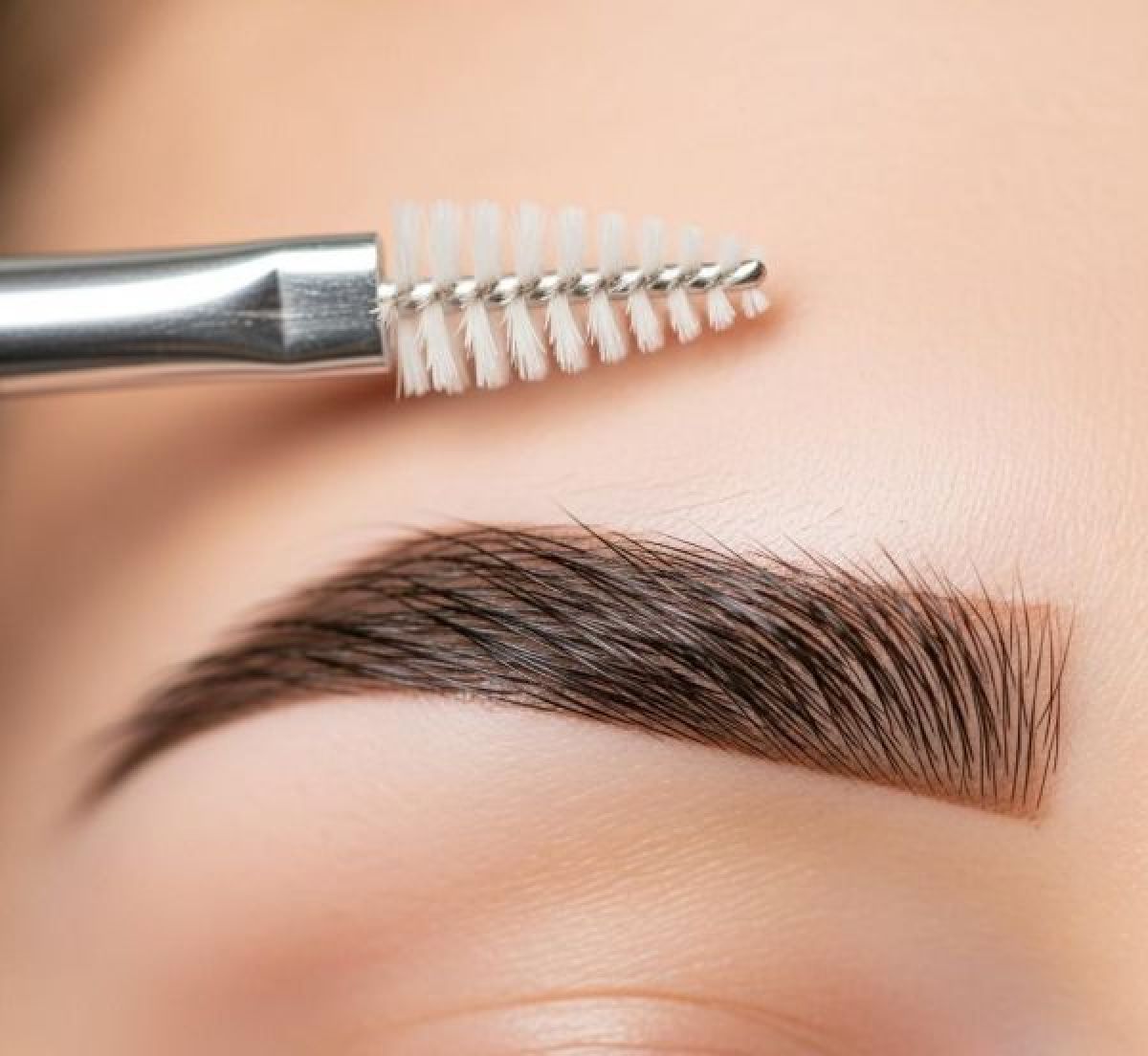 Browlift (rehaussement de sourcils) à Arcueil (94) Par Assia - Estheca