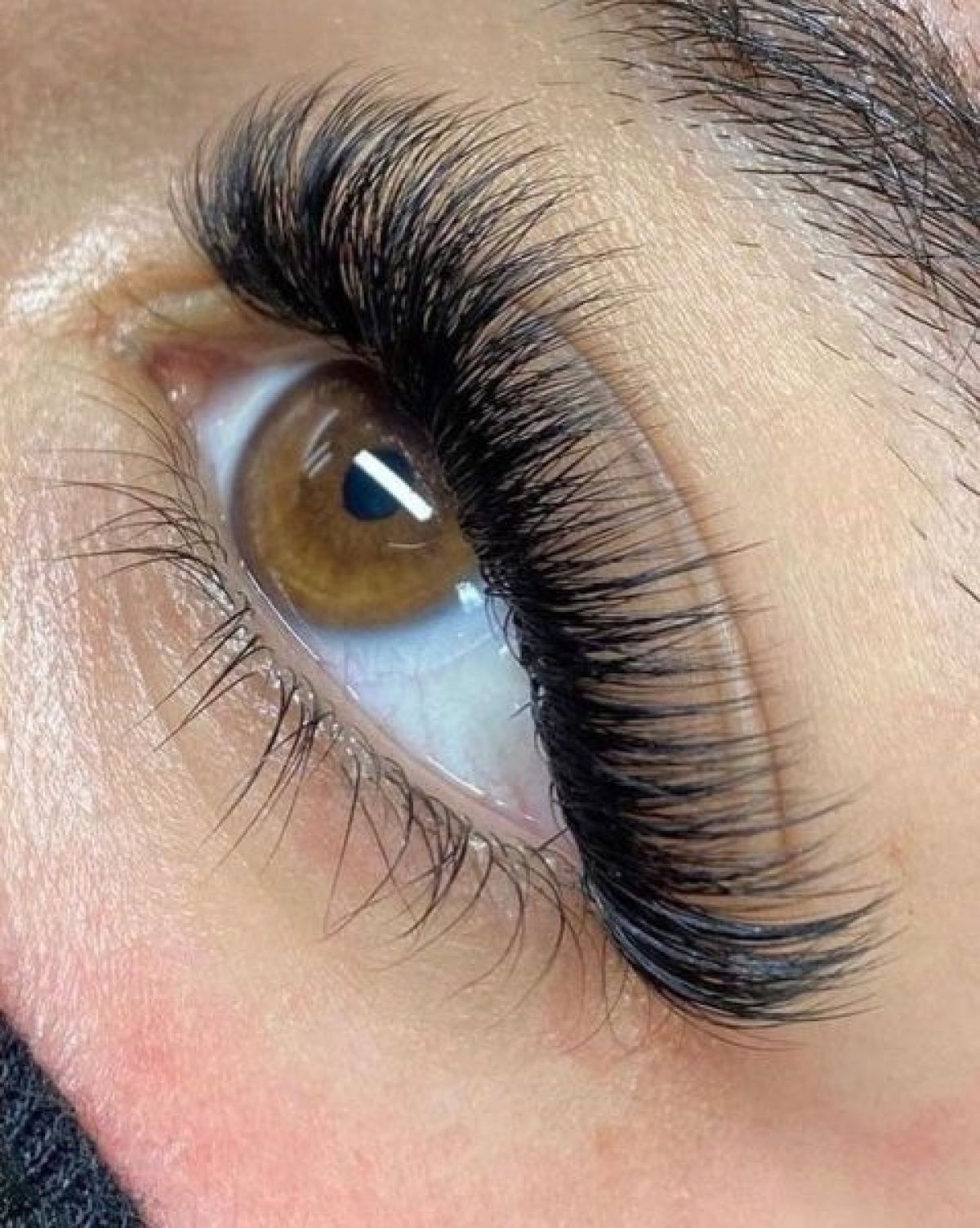 Extensions de cils à Saint-Étienne (42) Par Lamia - Estheca