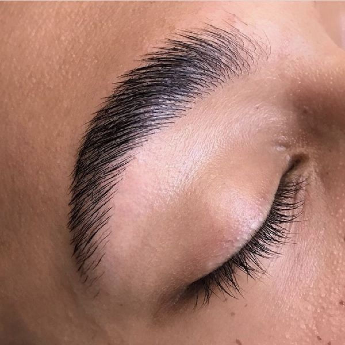 Browlift (Rehaussement de sourcils) à Saint-Étienne (42) Par Sarah - Estheca