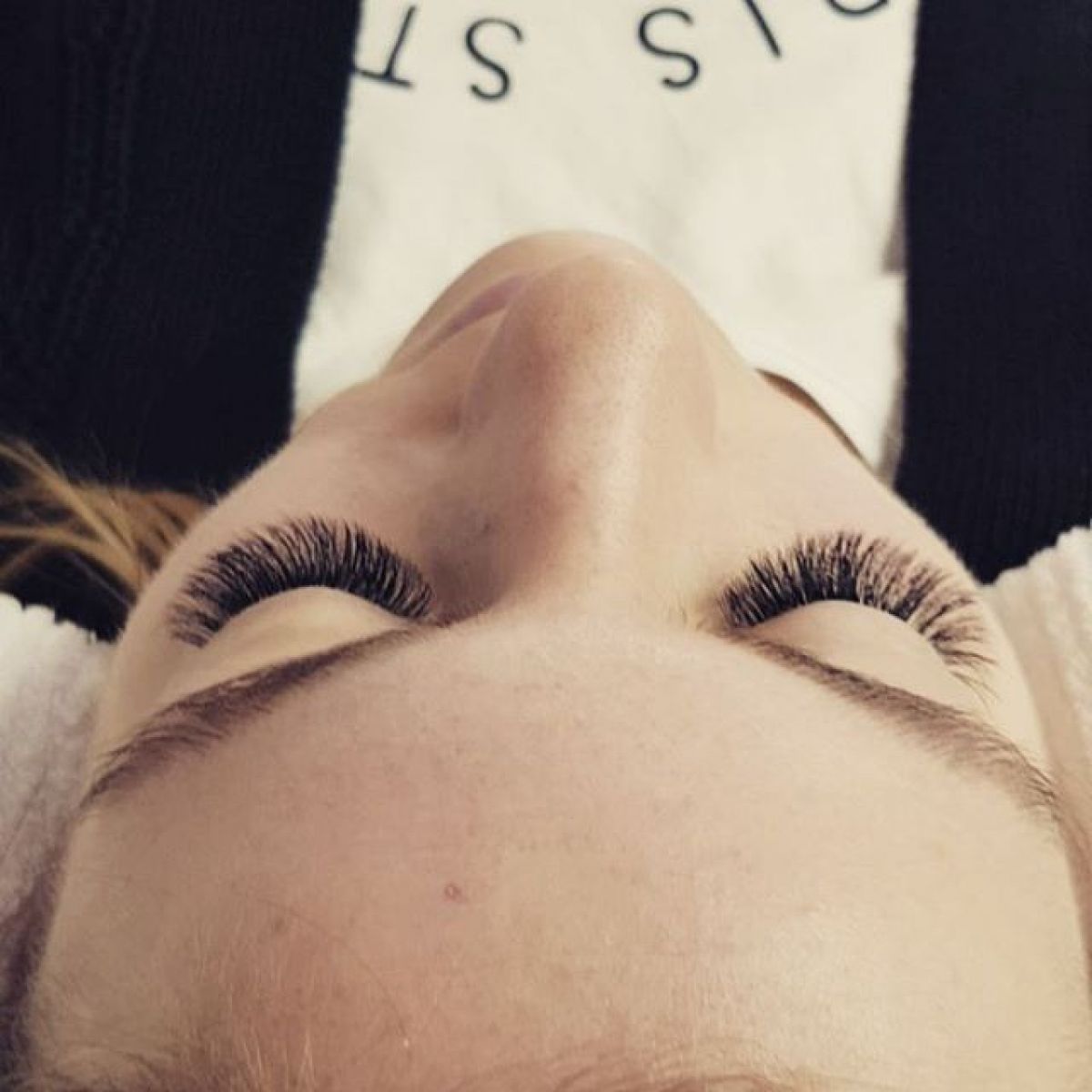 Extensions de cils à Colomiers (31) Par Mélanie - Estheca