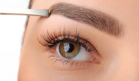 À Amiens | Restructuration sourcils  | Les meilleures esthéticiennes