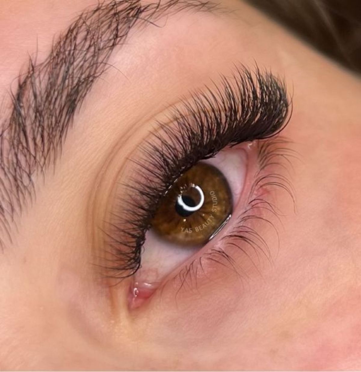 Extension de cils à Clamart (92) Par Eva - Estheca