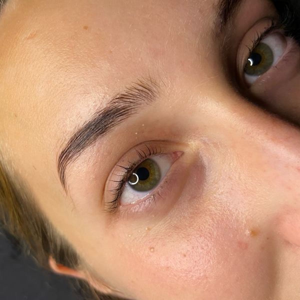 Browlift (rehaussement de sourcils) à Béziers (34) Par Maïlys - Estheca