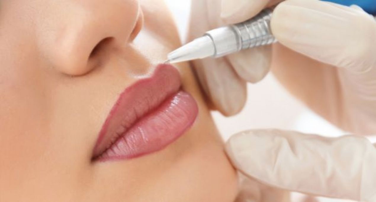 Rouge à lèvres semi-permanent à Morsang-sur-Orge (91) Par Charlène - Estheca