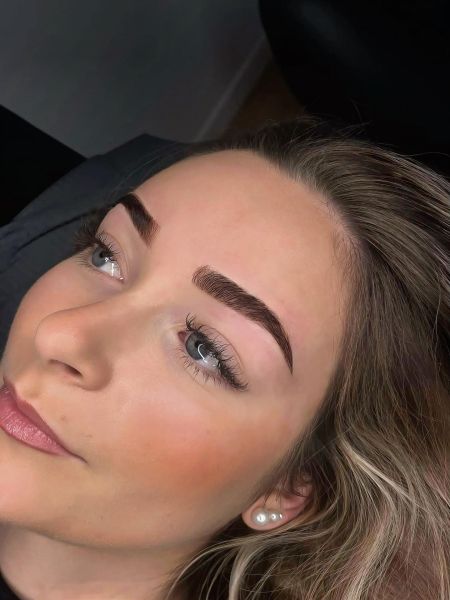 À Mureaux | Browlift | Les meilleures esthéticiennes