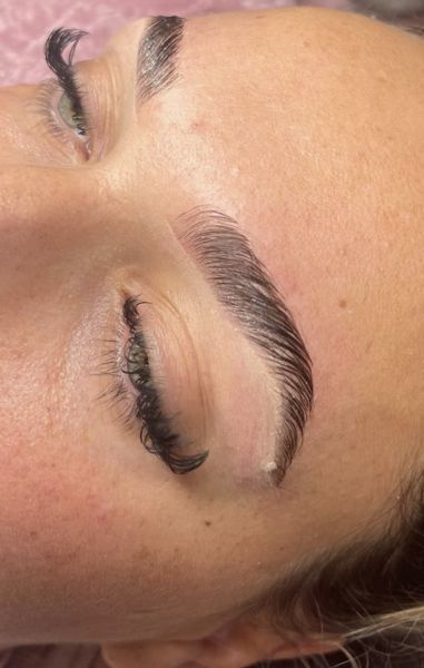 À Ulis | Browlift (rehaussement de sourcils) | Les meilleures esthéticiennes