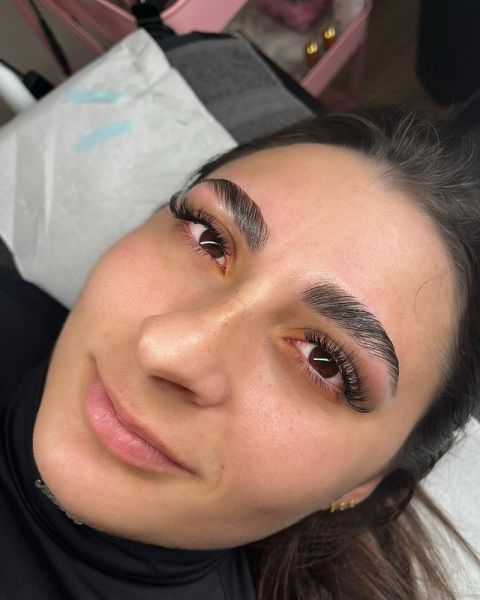 À Fos-sur-Mer | Browlift (rehaussement de sourcils) | Les meilleures esthéticiennes