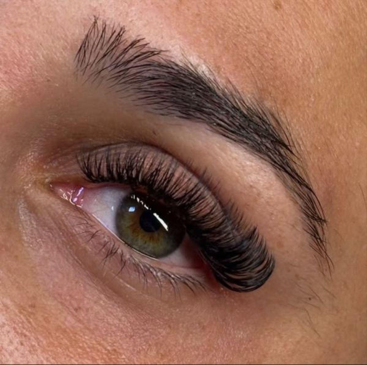 Extension de cils à Cannes-et-Clairan (30) Par Asia - Estheca