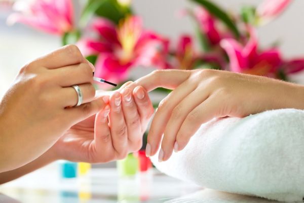 À Chambéry | Manucure / Semi-permanent / Chablon | Les meilleures esthéticiennes