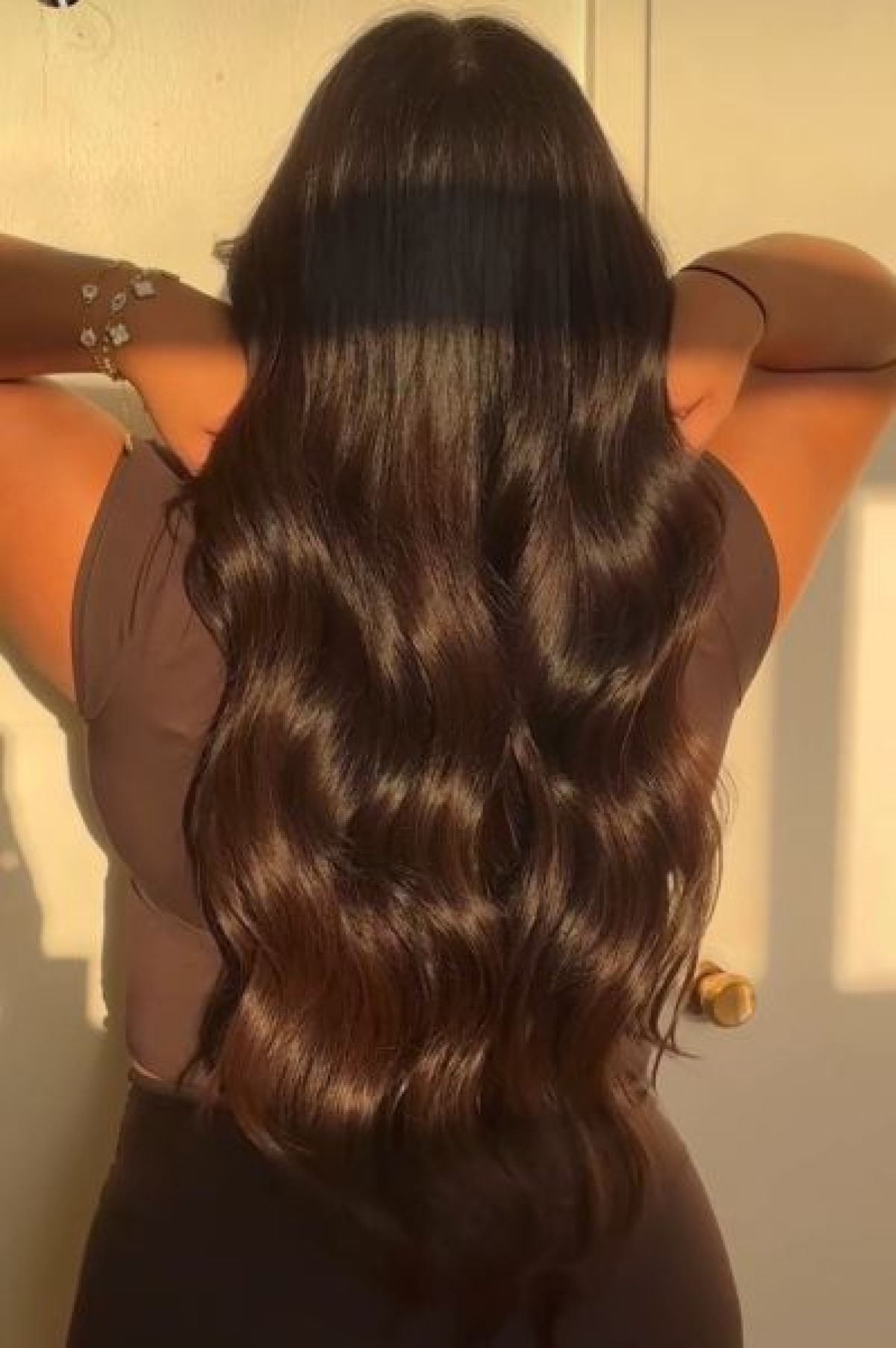 Extensions cheveux adhésifs à Juvisy-sur-Orge (91) Par Mounia - Estheca
