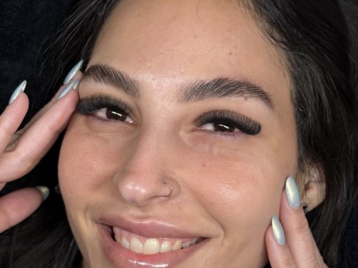 Extension de cils à Puteaux (92) Par Alessandra - Estheca