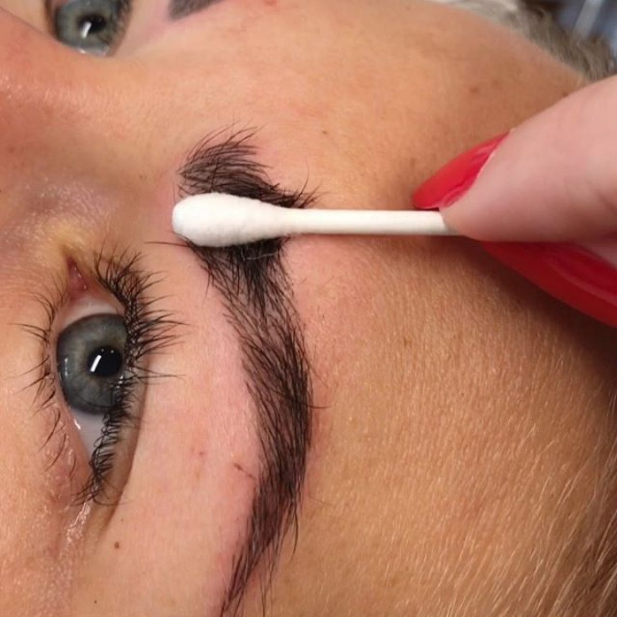 MicroBlading sourcils à Carros (06) Par Charlotte - Estheca