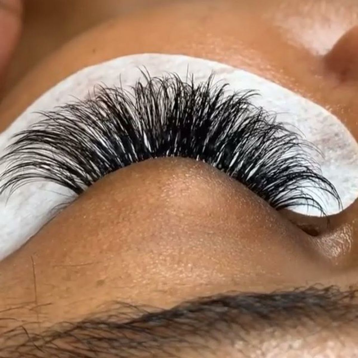 Extensions de cils à Cherbourg-Octeville (50) Par Mélanie - Estheca