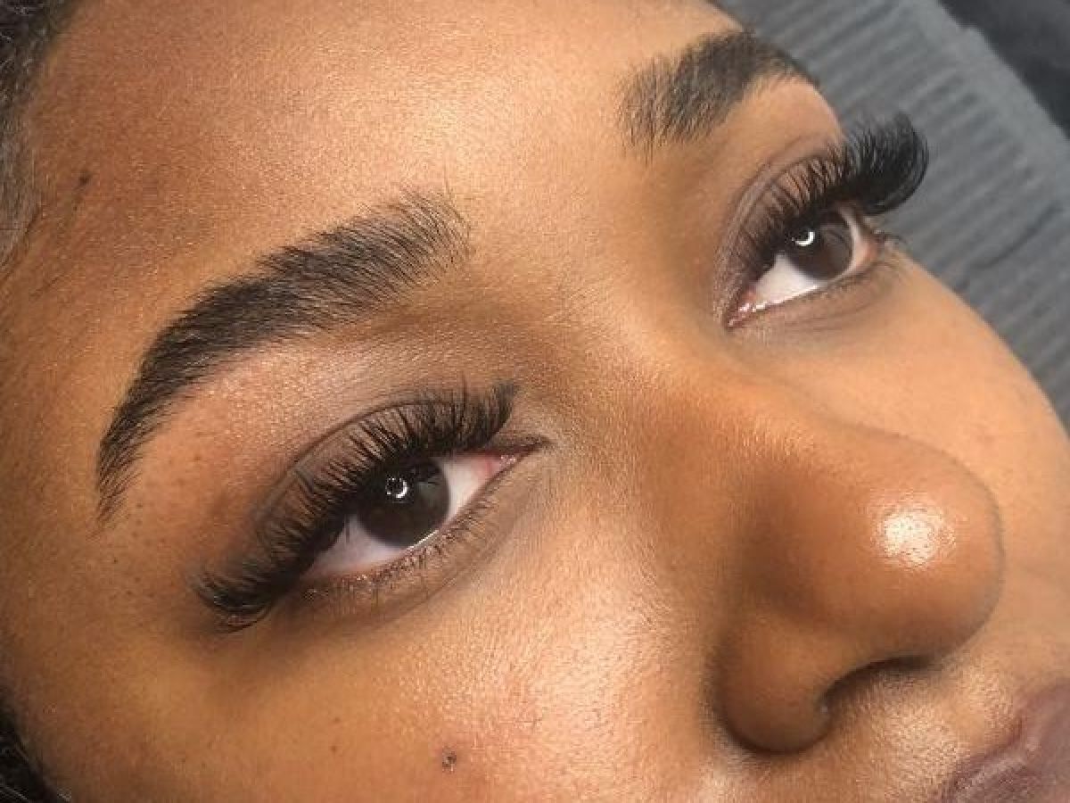 Extensions de cils à Mantes-la-Ville (78) Par Saloua - Estheca